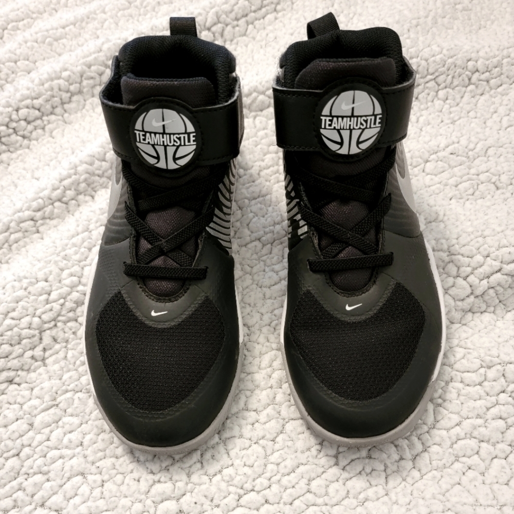 Nike Team Hustle basketball shoes
